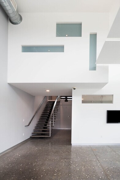 More Photos Of 215-237 California St, El Segundo Loft Creative Space For Lease