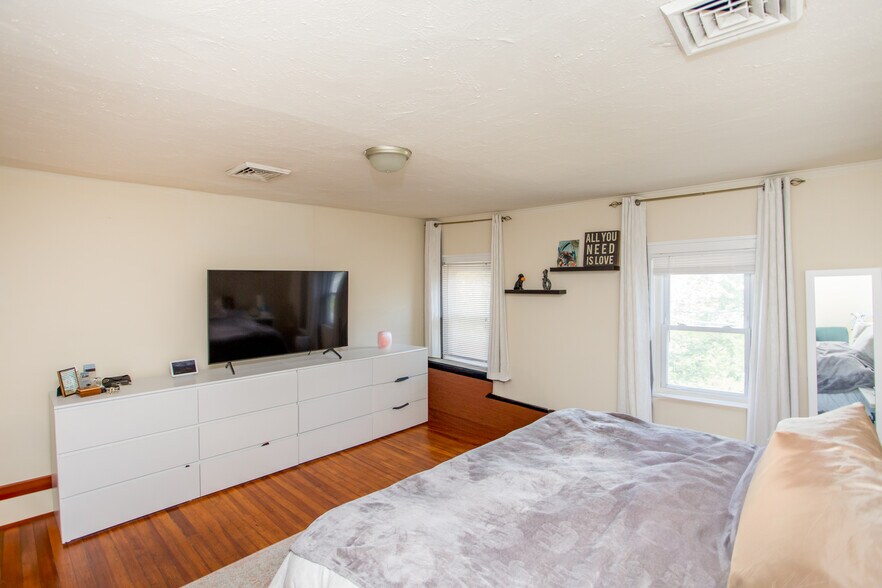 More Photos Of 41 Church St, Lambertville Apartments For Sale