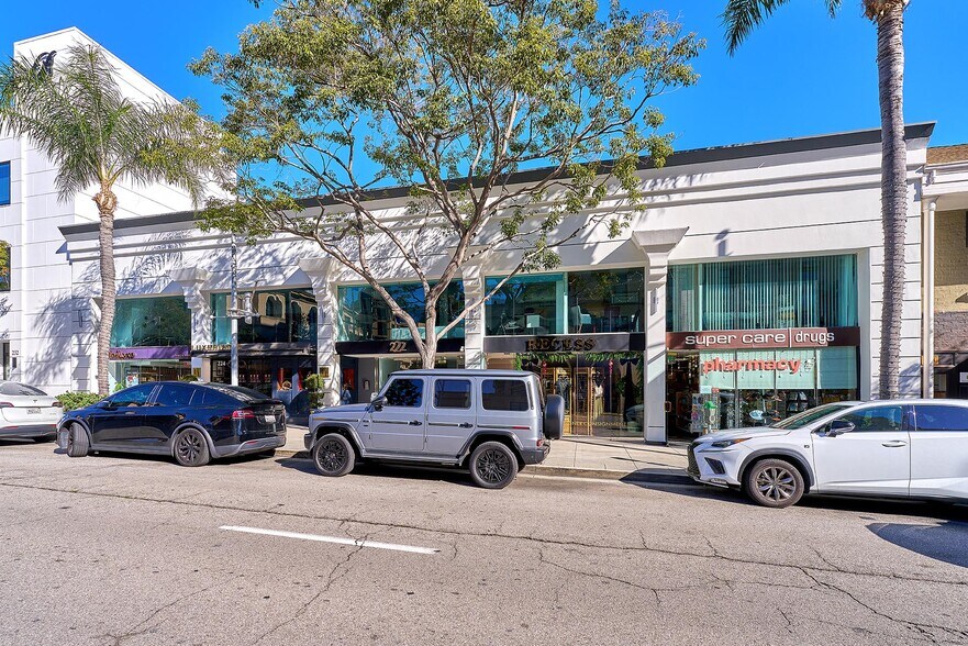 More Photos Of 220-228 N Canon Dr, Beverly Hills Loft Creative Space For Lease