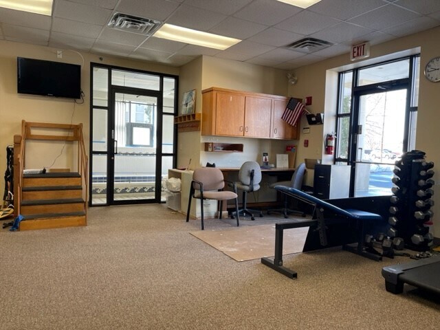 More Photos Of 1528 Cranston St, Cranston Medical For Lease