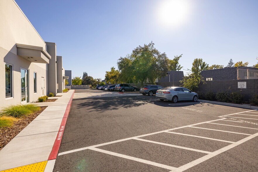More Photos Of 1623 Santa Clara Dr, Roseville Medical For Lease