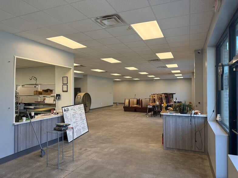 More Photos Of 5681 Nevius Rd, Mobile Restaurant For Lease