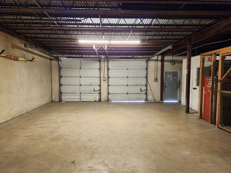 More Photos Of 1216 Hoefgen Ave, San Antonio Service For Lease