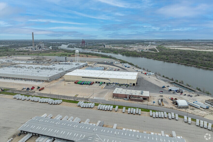 More Photos Of 1960 Terminal Ct, Joliet Warehouse For Lease