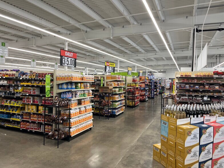 More Photos Of 122 N Main St, Monticello General Retail For Sale