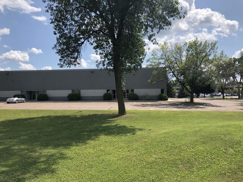 More Photos Of 2506-2526 Northland Dr, Mendota Heights Warehouse For Lease