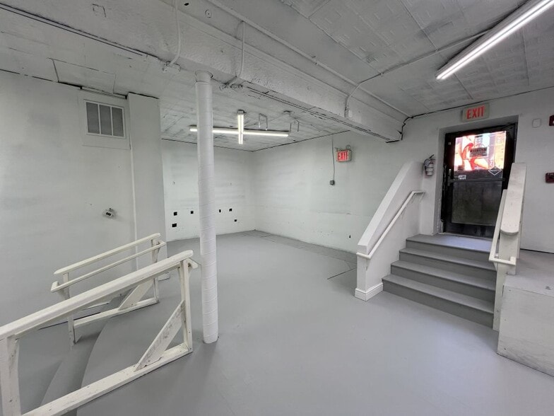 More Photos Of 813 Chapel St, New Haven Freestanding For Lease