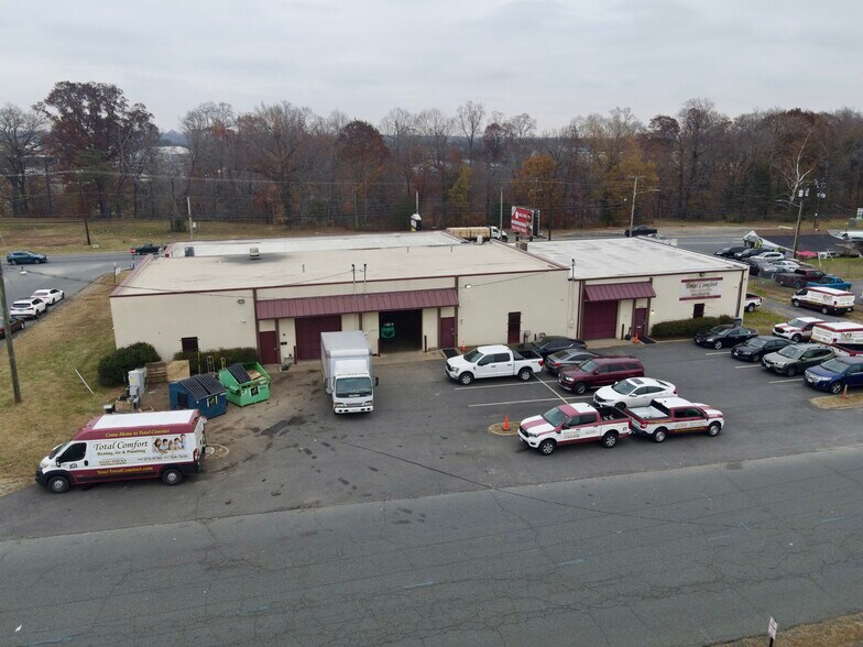 More Photos Of 1901 Dixon St, Fredericksburg Flex For Lease