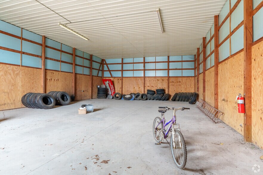 More Photos Of 946 Tonsor Rd, Alton Industrial For Sale