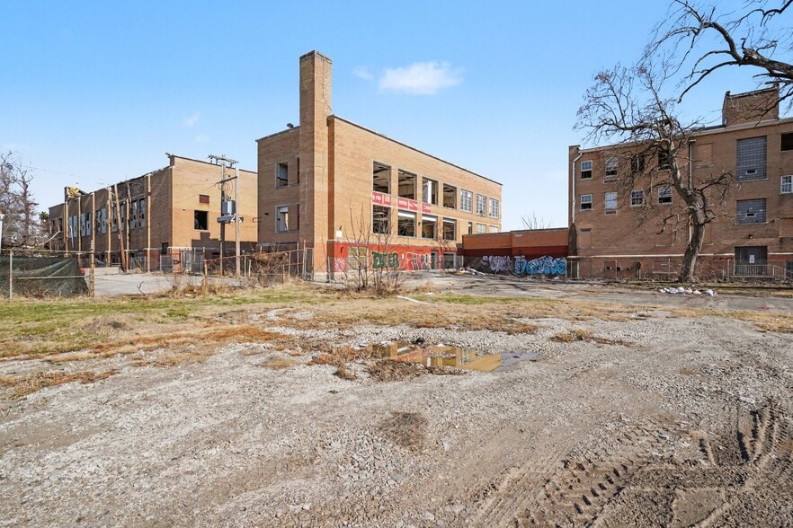 More Photos Of 4253 Clarence Blf, Saint Louis Specialty For Sale