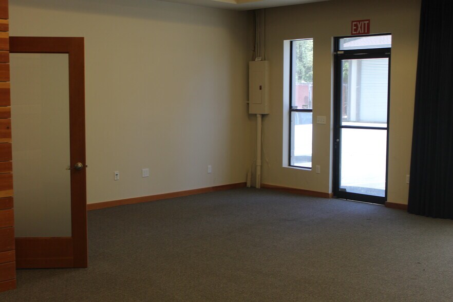 More Photos Of 700-798 California Blvd, Napa Research And Development For Lease