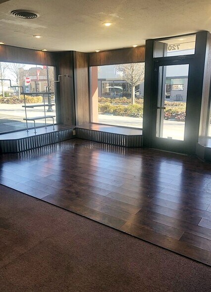More Photos Of 720 SE Pioneer Way, Oak Harbor Storefront For Lease