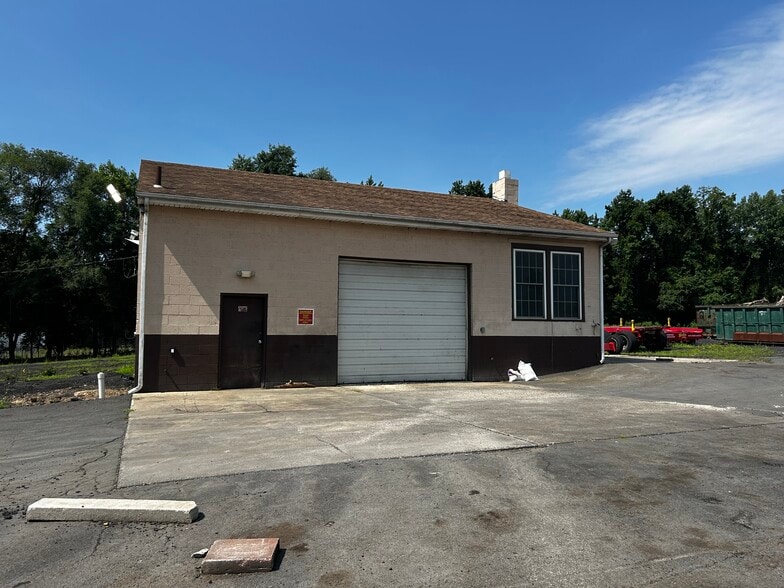 More Photos Of 2705 Old Rodgers Rd, Bristol Auto Salvage Facility For Lease
