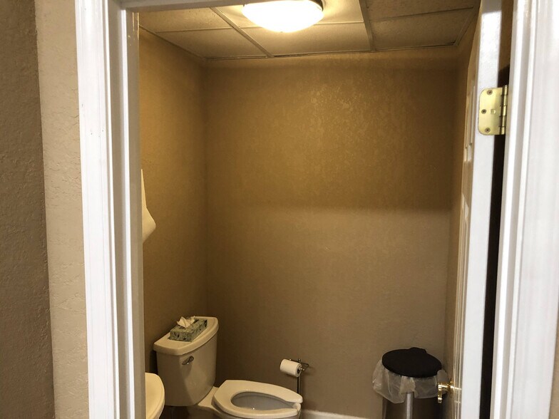 More Photos Of 2016 N Westwood Blvd, Poplar Bluff Freestanding For Sale