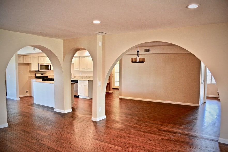 More Photos Of 13257-13259 Moorpark St, Sherman Oaks Office Residential For Sale