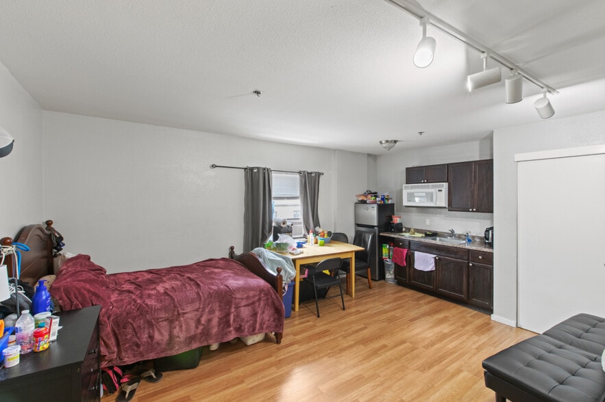 More Photos Of 615 SW Evergreen Ave, Redmond Multifamily For Sale