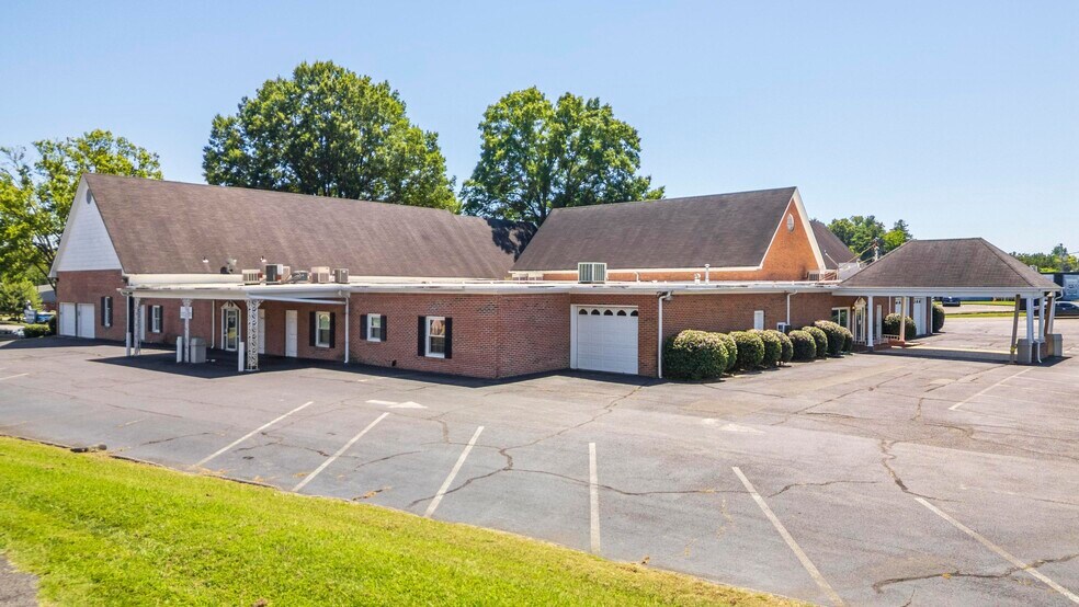 More Photos Of 2415 N Ocoee St, Cleveland Funeral Home For Sale