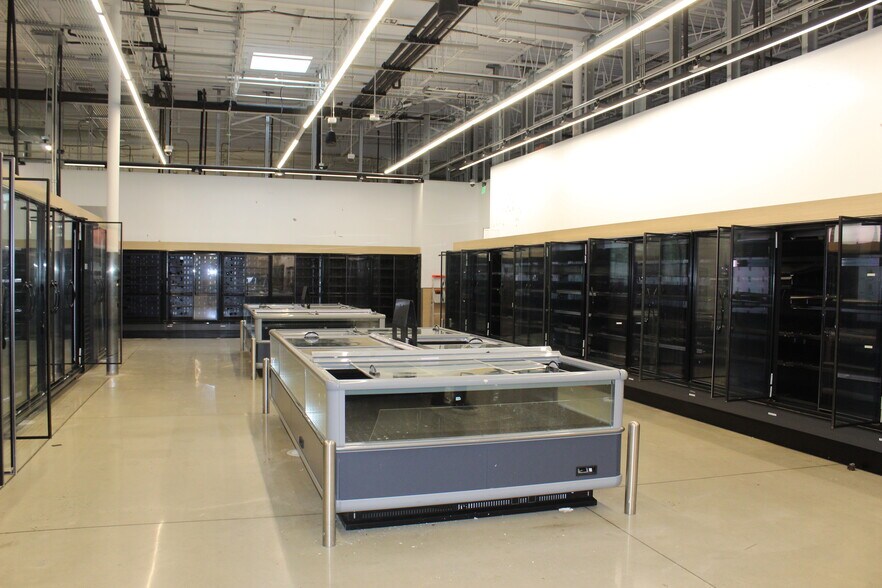 More Photos Of 6711 Ritchie Hwy, Glen Burnie General Retail For Lease