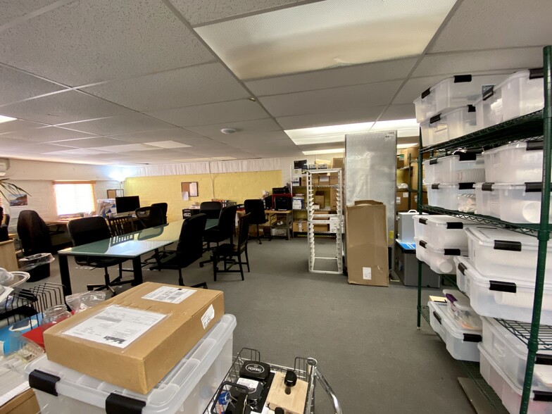 More Photos Of 826 Pico Blvd, Santa Monica Storefront For Sale