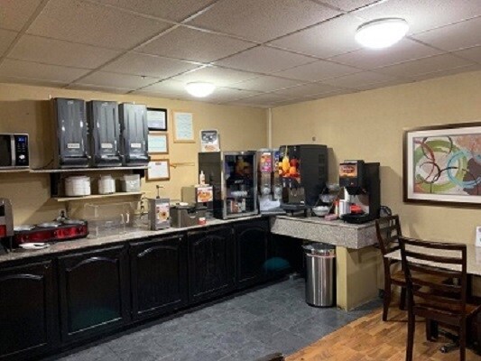 More Photos Of 2801 W O St, Lincoln Hotel For Sale