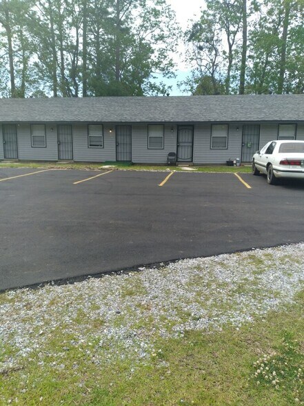 More Photos Of 3800 Hill Ave, Moss Point Apartments For Sale