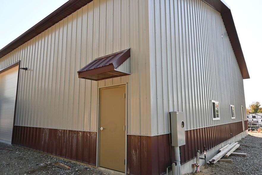 More Photos Of 47 Thames Rd, Hooksett Service For Sale