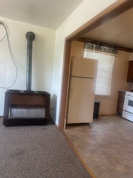 More Photos Of 418 E Washington St, Arma Storefront Retail Residential For Sale