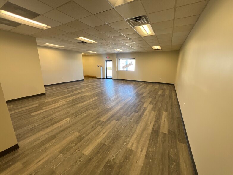 More Photos Of 537-553 Eastern Blvd, Montgomery Unknown For Lease