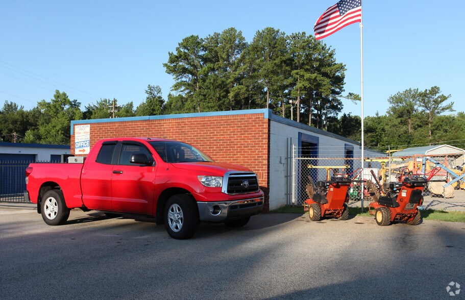 More Photos Of 115 Mcdonough Pky, McDonough Self Storage For Sale