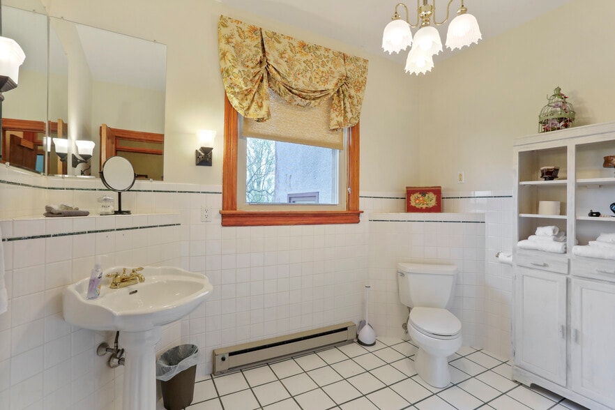 More Photos Of 1090 Ragged Edge Rd, Chambersburg Hospitality For Sale