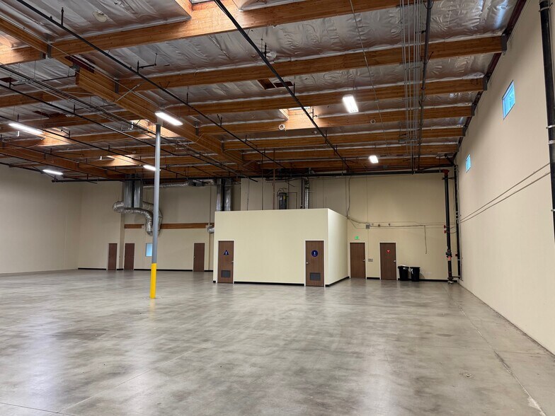 More Photos Of 1201 Maulhardt Ave, Oxnard Warehouse For Lease