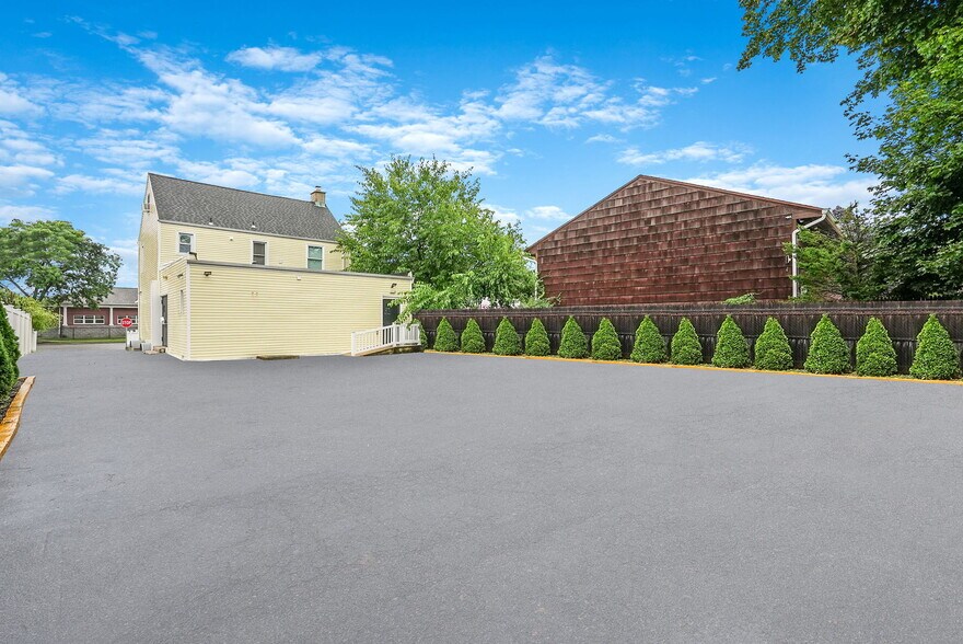 More Photos Of 1000 Stewart Ave, Bethpage Storefront Retail Residential For Sale