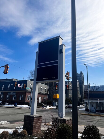 More Photos Of 300 Market St, Johnstown Drugstore For Lease
