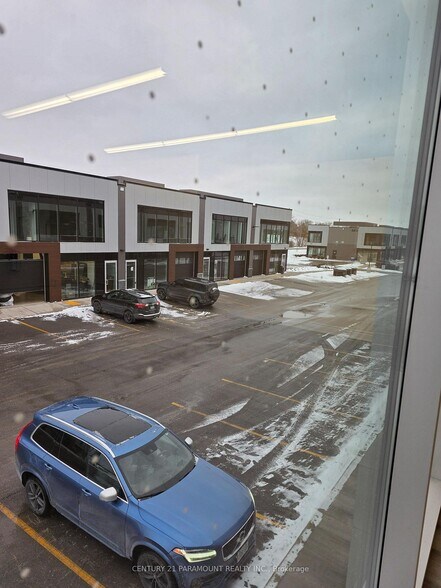 More Photos Of 587 Hanlon Creek Blvd, Guelph Showroom For Sale