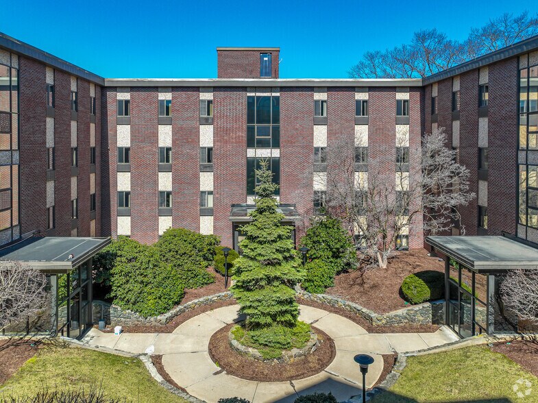 More Photos Of 395 Totten Pond Rd, Waltham Unknown For Lease