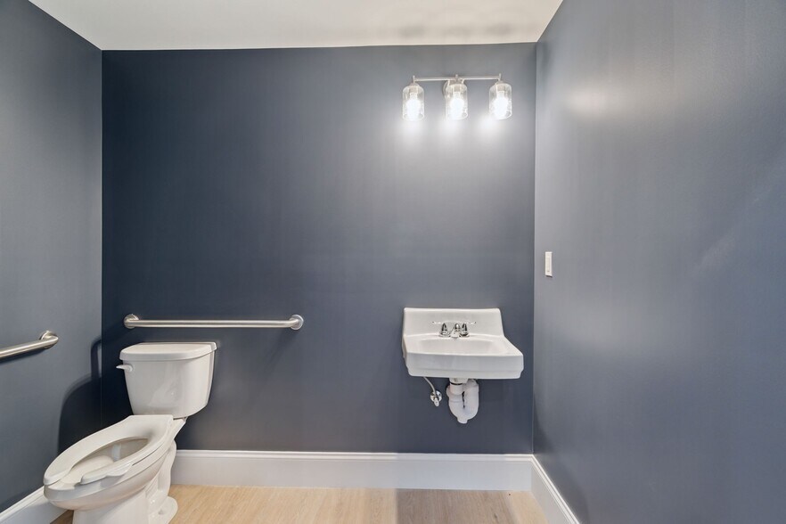 More Photos Of 3 Quill Lane, Barrington Apartments For Lease