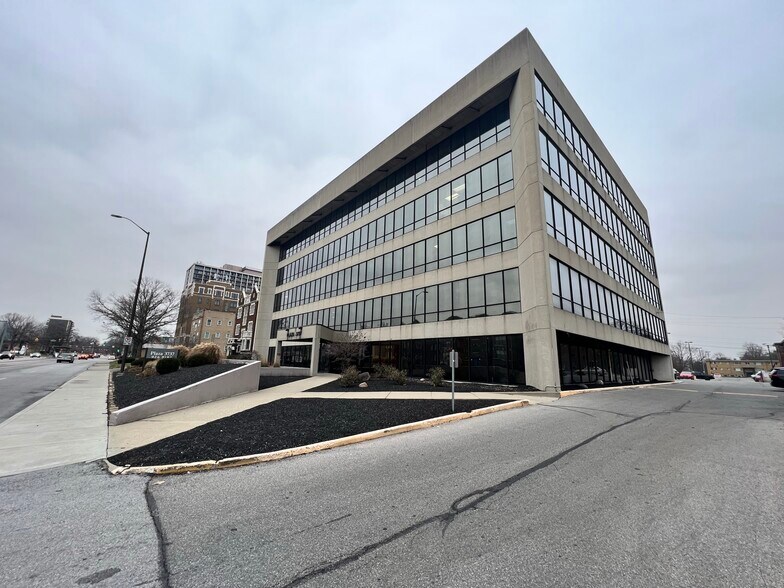 More Photos Of 3737 N Meridian St, Indianapolis Office For Lease