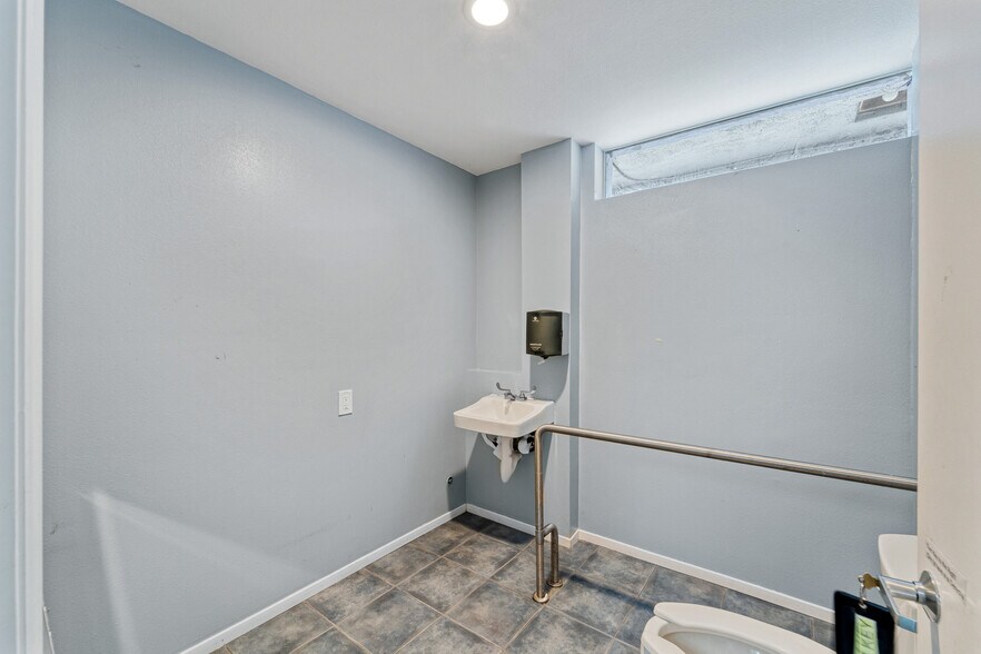 More Photos Of 3535 E 7th St, Long Beach Medical For Lease