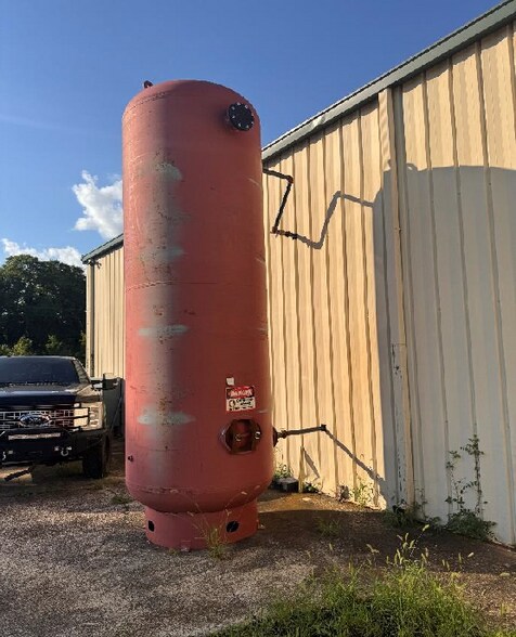 More Photos Of 2228 S Cedar Ave, South Pittsburg Freestanding For Sale