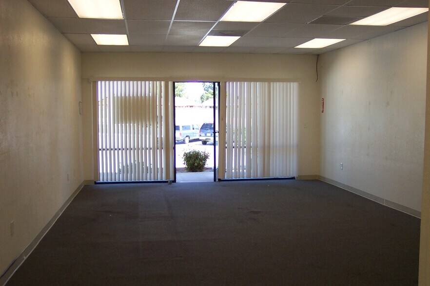 More Photos Of 16137 Green Tree Blvd, Victorville Unknown For Lease