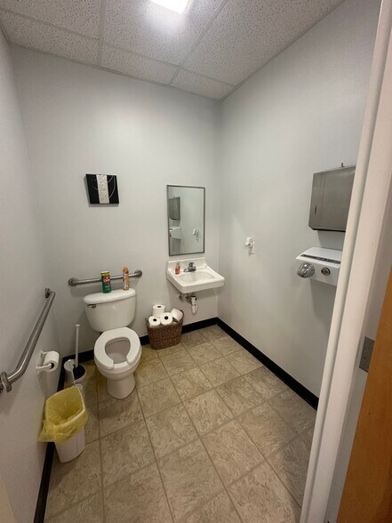 More Photos Of 2235 Lewisville Clemmons Rd, Clemmons Office Residential For Lease