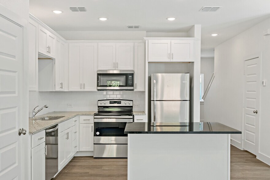 More Photos Of 400-414 E 7th St, Bonham Apartments For Sale