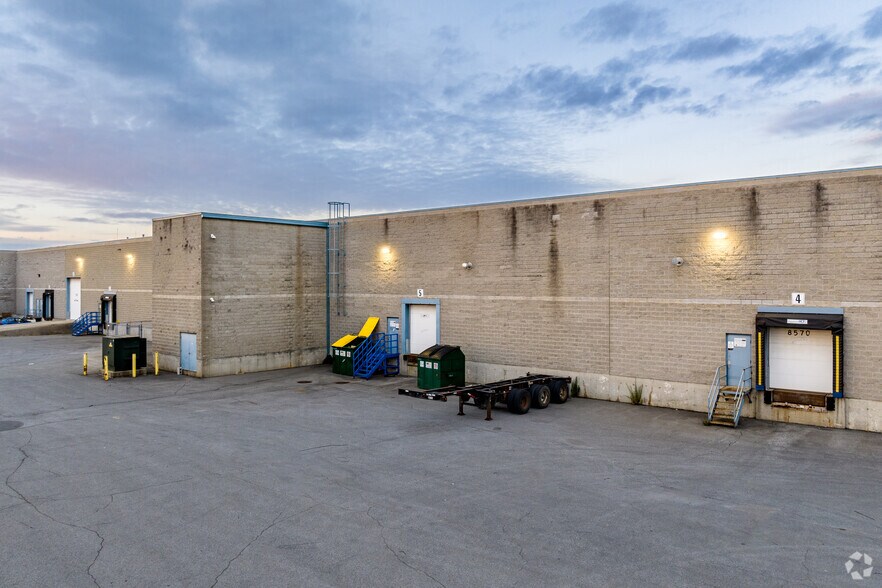 More Photos Of 8240 Ch Du Golf, Montréal Flex For Lease