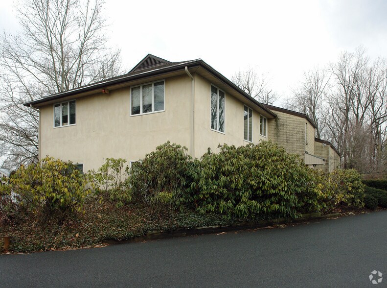 More Photos Of 831 Dekalb Pike, Blue Bell Medical For Sale