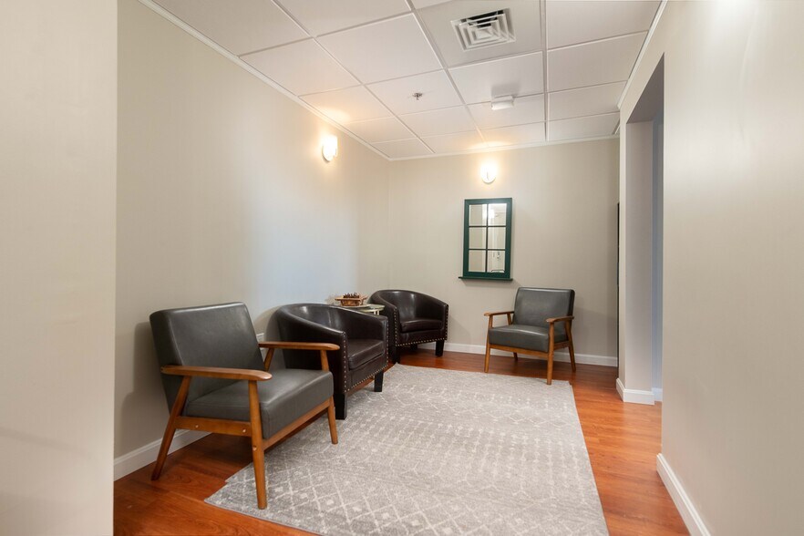 More Photos Of 1842 Beacon St, Brookline Medical For Sale