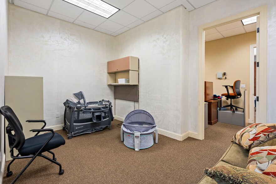 More Photos Of 829 San Benito St, Hollister Office For Sale