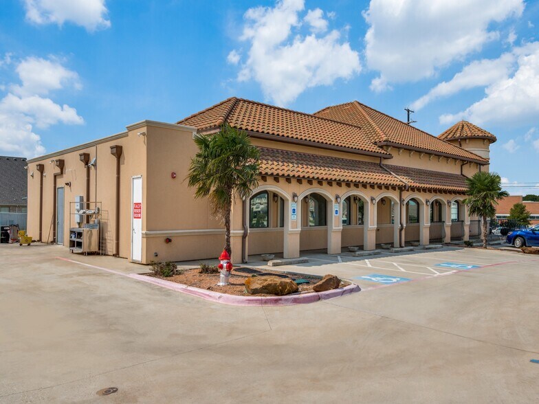 More Photos Of 3700 Teasley Dr, Hickory Creek Restaurant For Sale