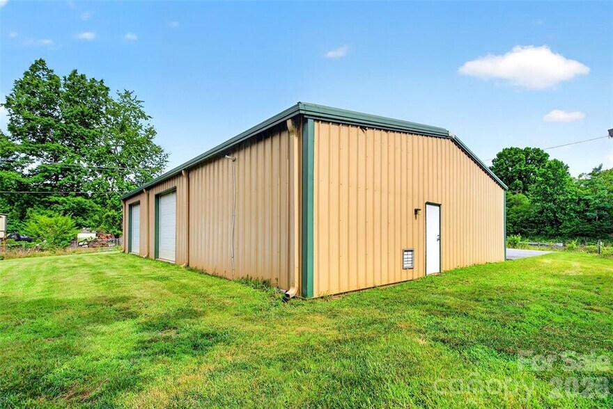More Photos Of 533 Catawba River Rd, Old Fort Flex For Sale