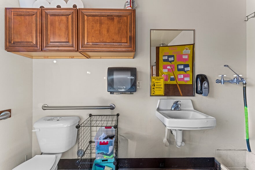 More Photos Of 3605 N Locust Grove Rd, Meridian Daycare Center For Sale