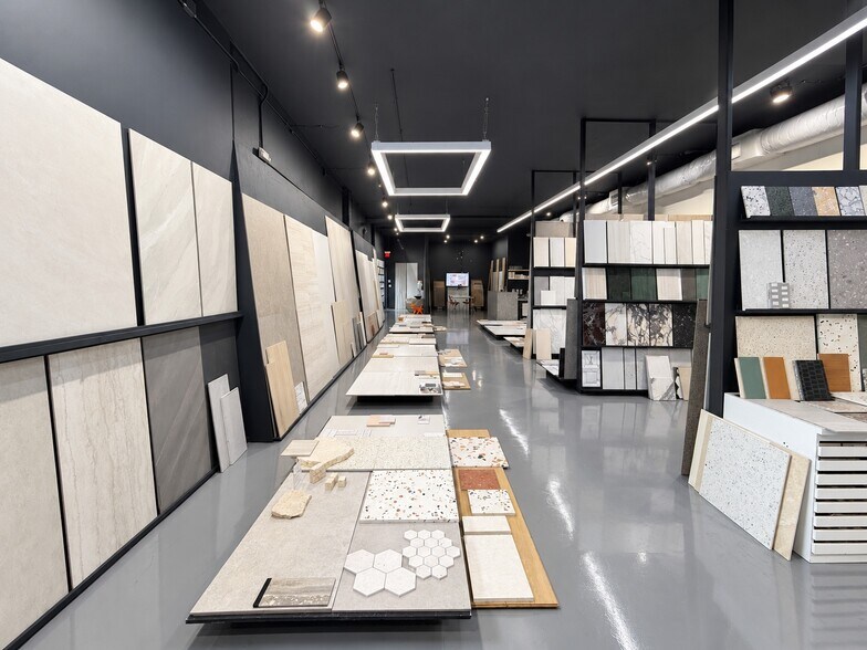 More Photos Of 261 NW 71st St, Miami Showroom For Sale